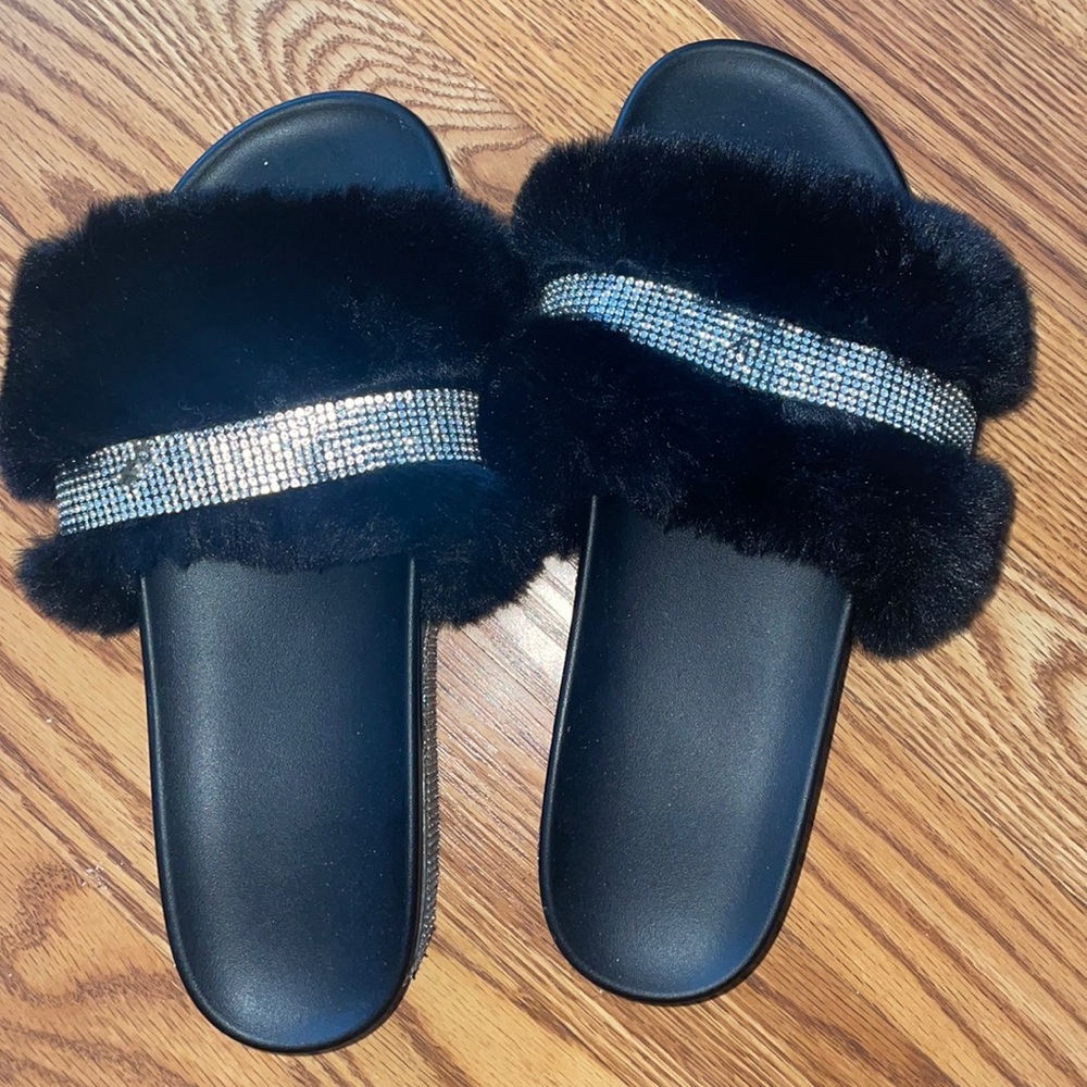 Women’s Black fur Sandals